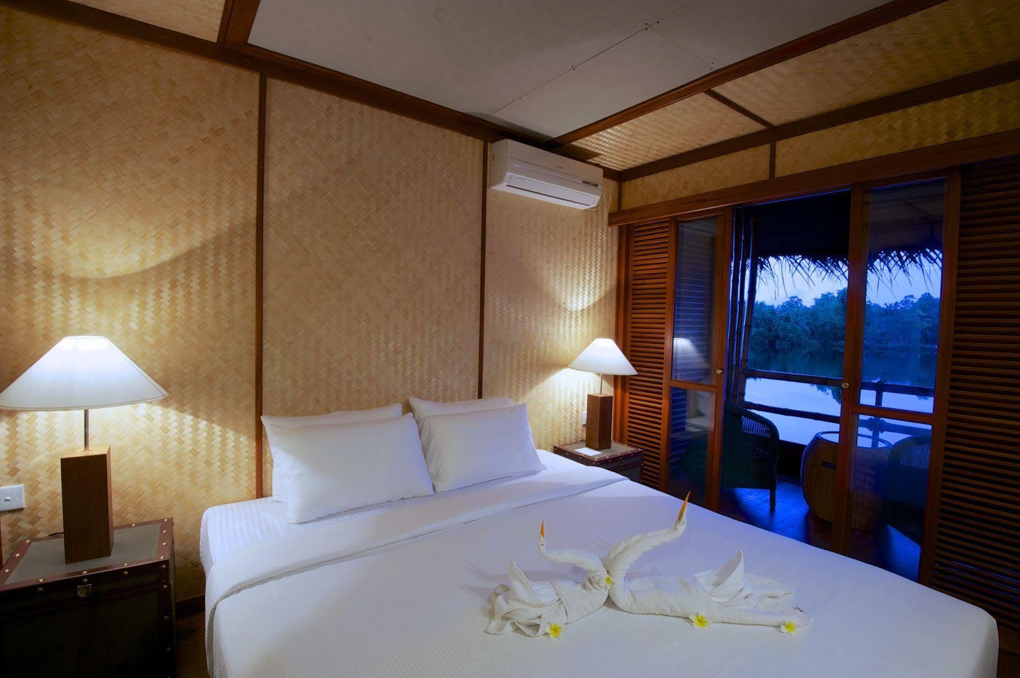 Yathra Houseboat Hotel Bentota Exterior foto